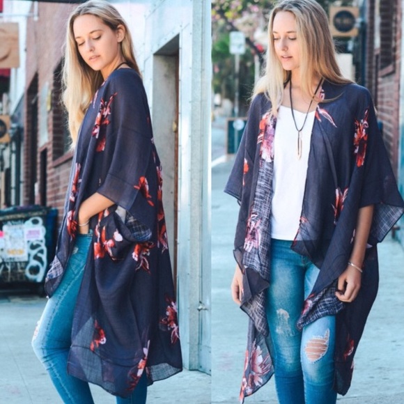 🌹1 left. Gray Kimono - Picture 2 of 3